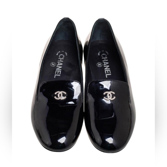 CHANEL Women's Patent Leather Pearls at Heel Moccasin Loafers (Authentic) - Picture 1 of 14